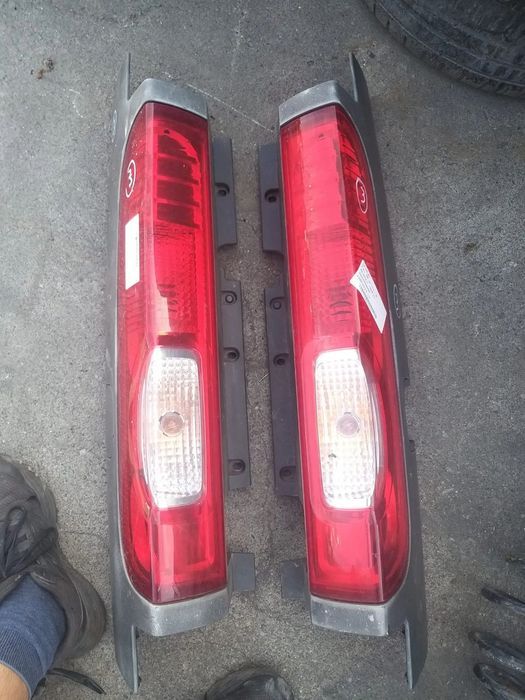 Stop Stanga Si Dreapta 250/buc pentru Renault Trafic din 2013