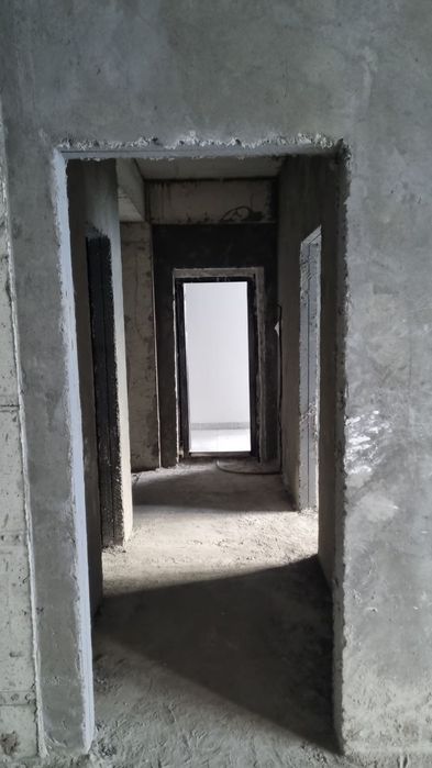 Продается квартира в массиве Сергели срочно. Цена договорная