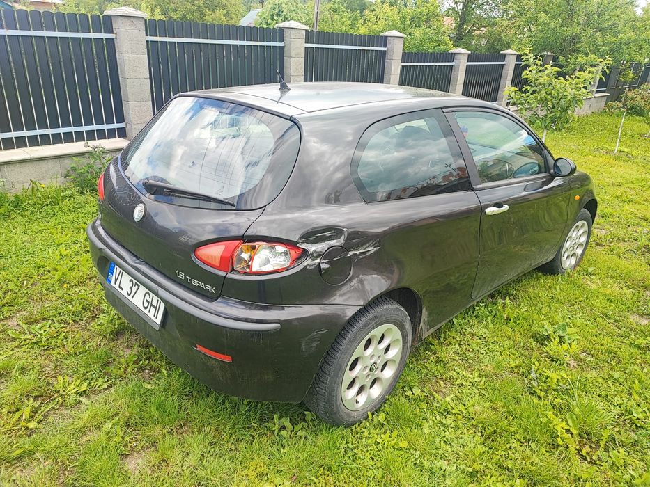 Vând Alfa Romeo 147