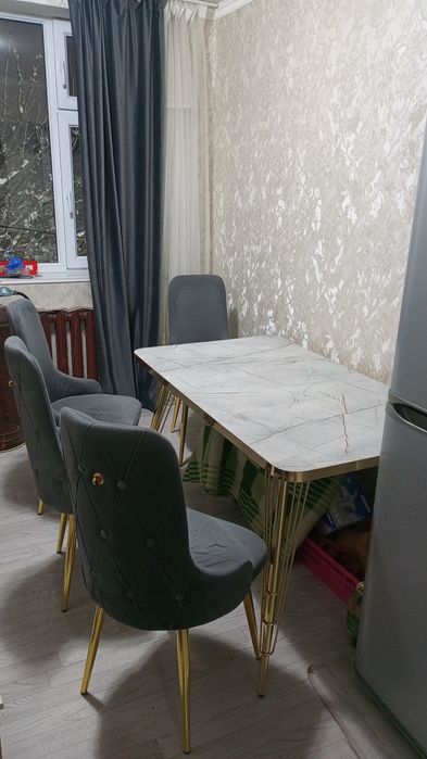 Стол со стульями