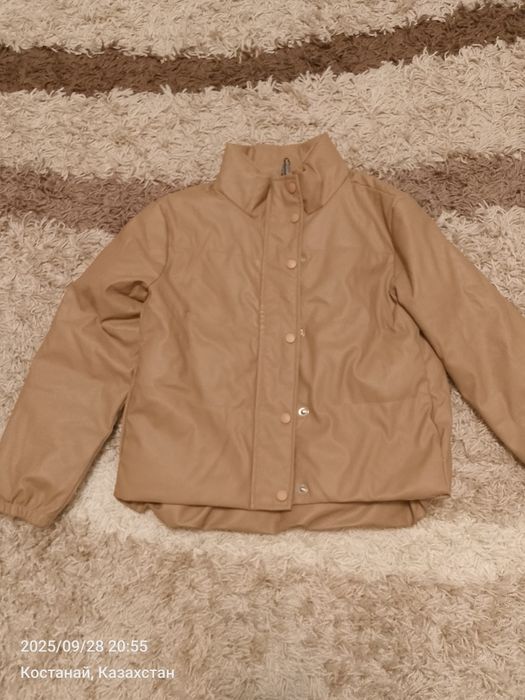 Продам куртки на девочку