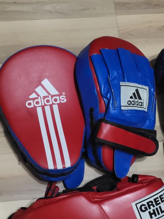 Боксёрские перчатки, шлем