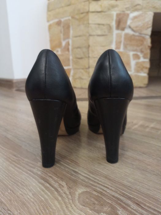 Pantofi cu toc, Bata