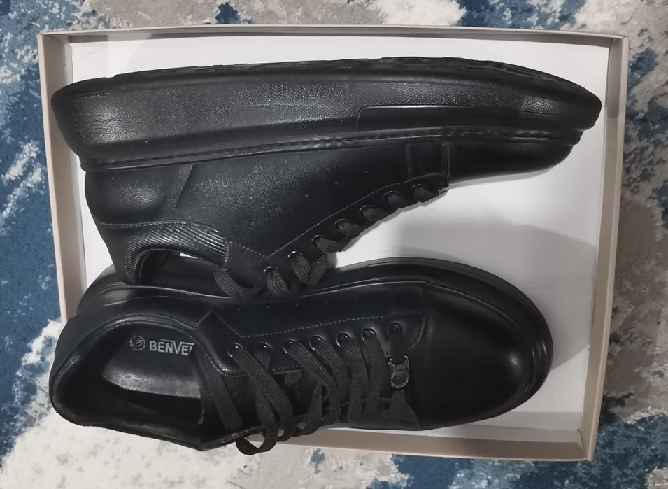 Vând pantofi sport benvenuti