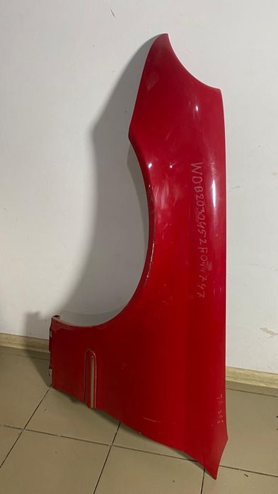 Переднее крыло левое Mersedes w 203