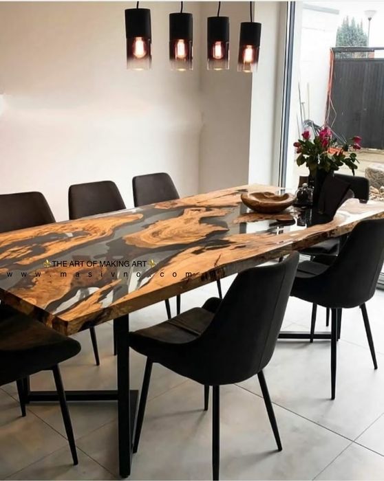 Кръгла Маса от естествено дърво и епоксидна смола.