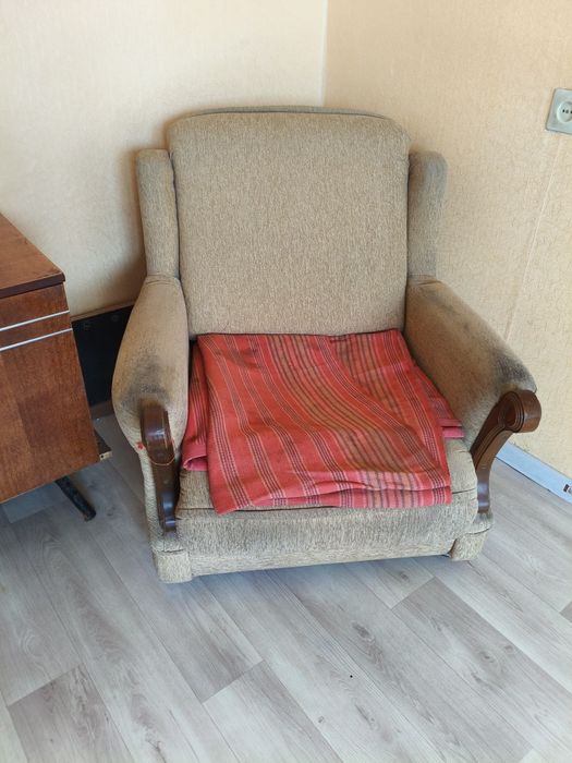 Продам кровать ,шифонер для одежды и для одеял