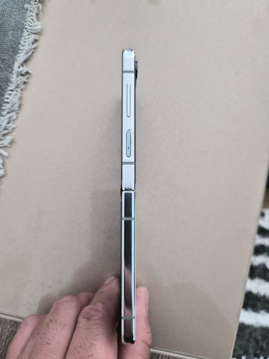 Samsung Z Flip 5 , ca nou