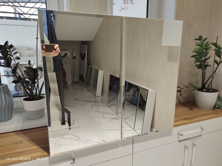 Зеркальный шкафчик шириной 100 см