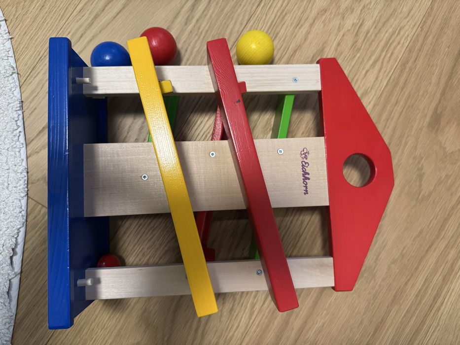 Дървен комплект Eichhorn - Къщичка, с 3 топчета