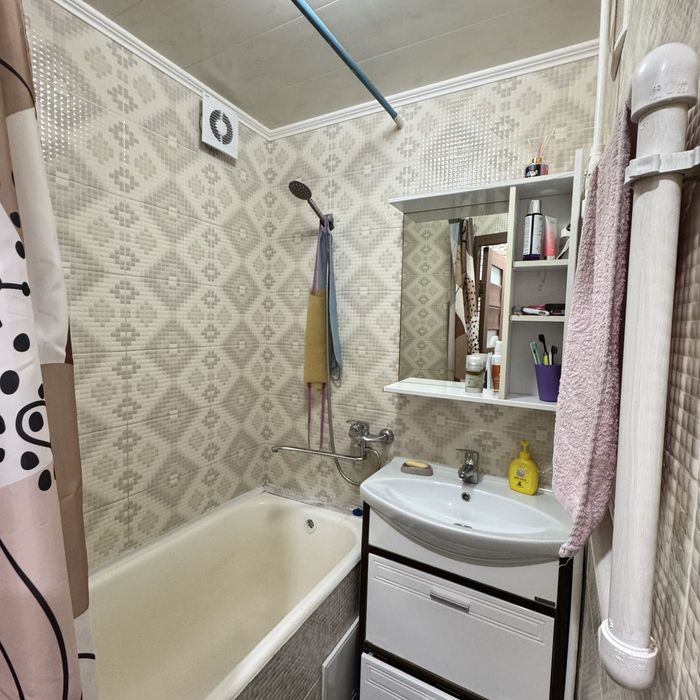 Продам 3комн 20 мкр / 23 и 4 школы