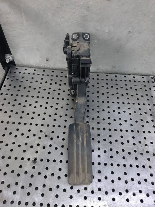 pedala acceleratie 1.5 dci dacia logan 1 ls 8200386506-b