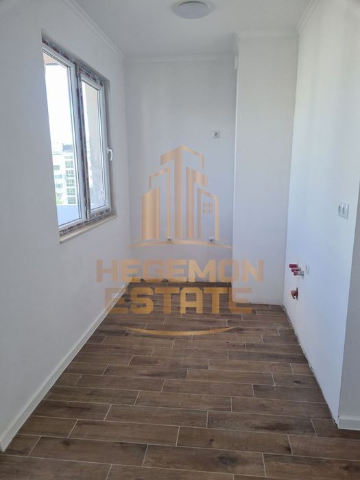 Продава се Четиристаен апартамент в Варна, Възраждане 2 - 90 кв.м за 1999 €/кв.м - Снимка #10