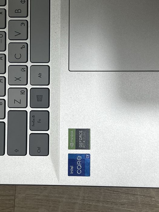 Продавам лаптоп ASUS Vivobook Pro 14 OLED с RTX 3050