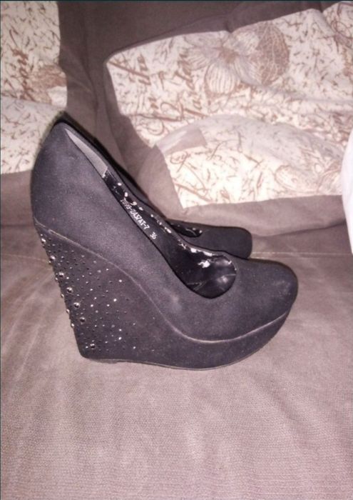 Продам туфли,две по цене одной