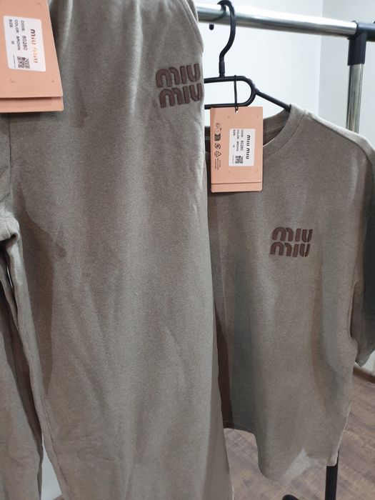 Costum damă.  Nou cu etichetă.  MIU MIU