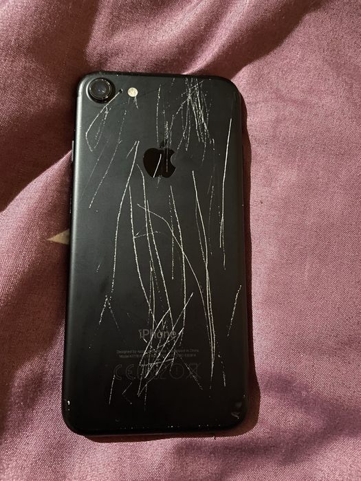Vând iphone 7 black functional !