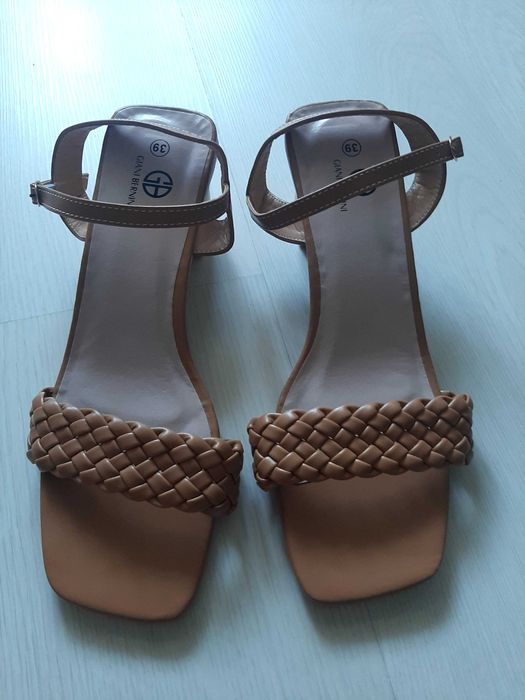 Sandale noi de dama marimea 40