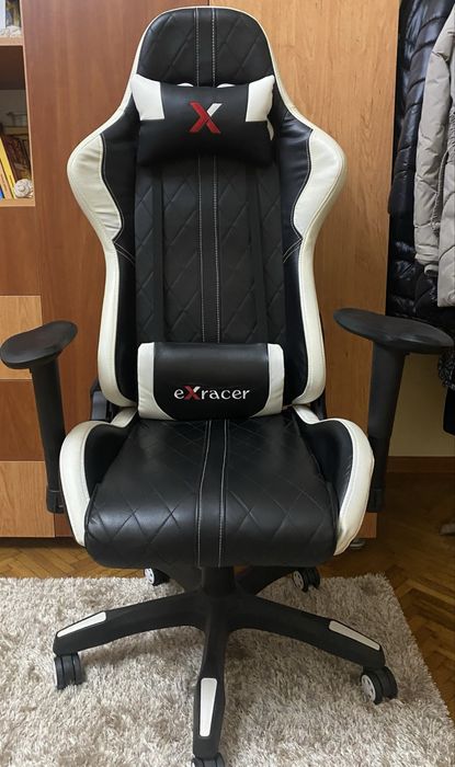 Vand urgent scaun gaming eXracer stare foarte buna