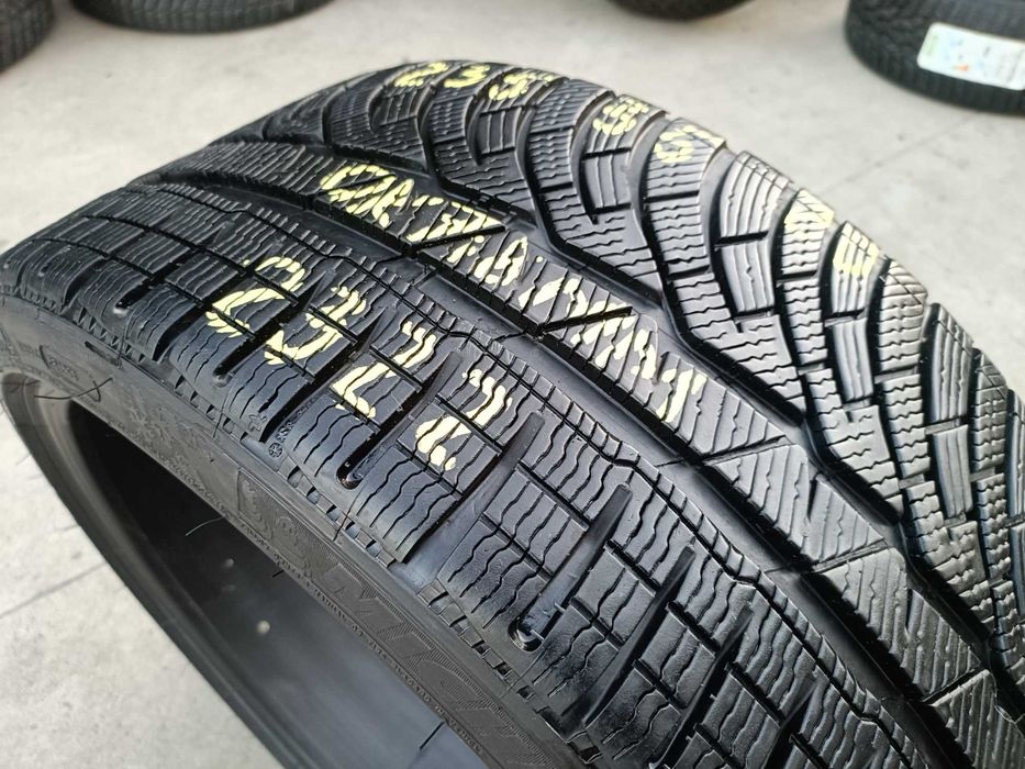 O anvelopa iarna 235 35 20 michelin pilot alpin PA4 cu 7,8 mm dot 2322