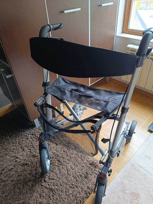 Проходилка тип ролатор