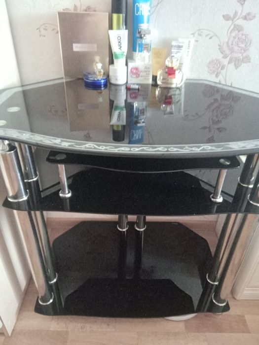 Тумба стеклянная