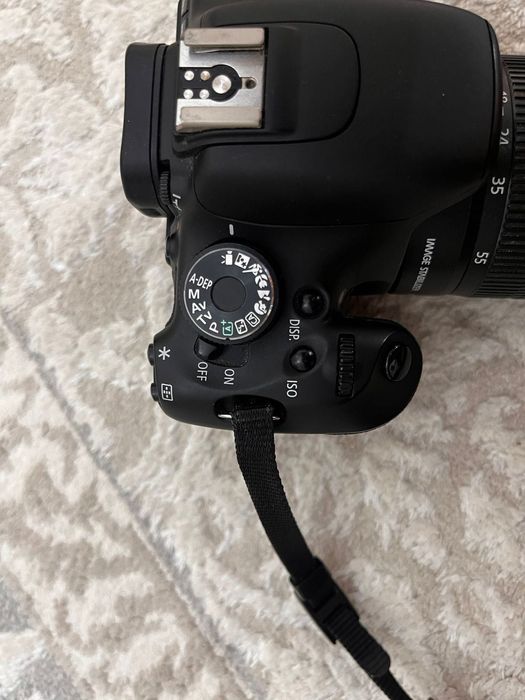 Продам зеркальный фотоаппарат