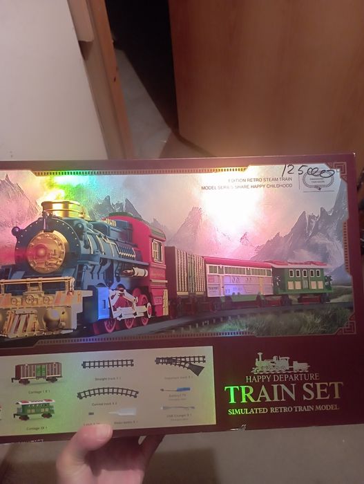 Продам паровоз игрушечный