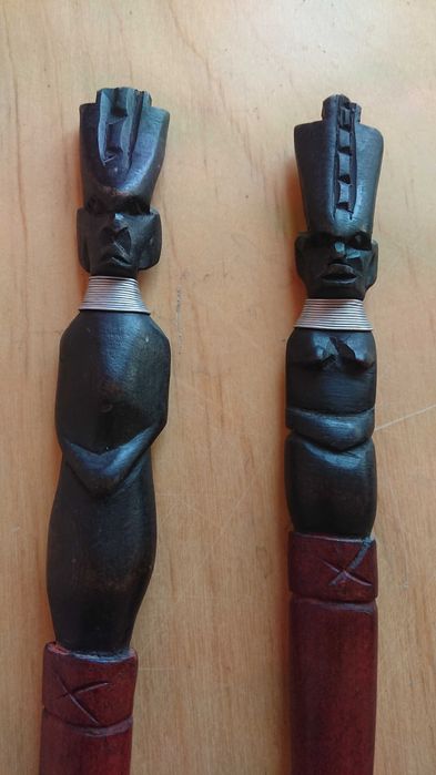 Sabie sculptata lemn Abanos