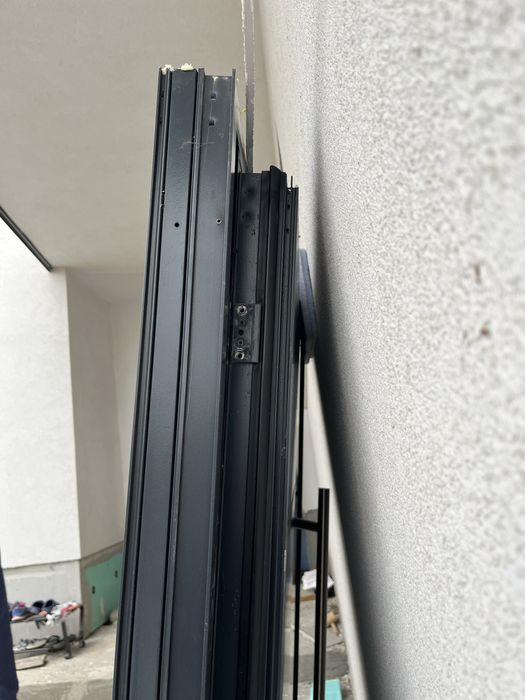 Входна врата алуминиева RAL7016