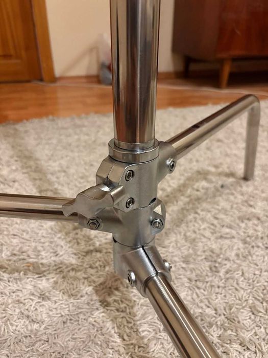 Абсолютно новый C-stand (стойка)