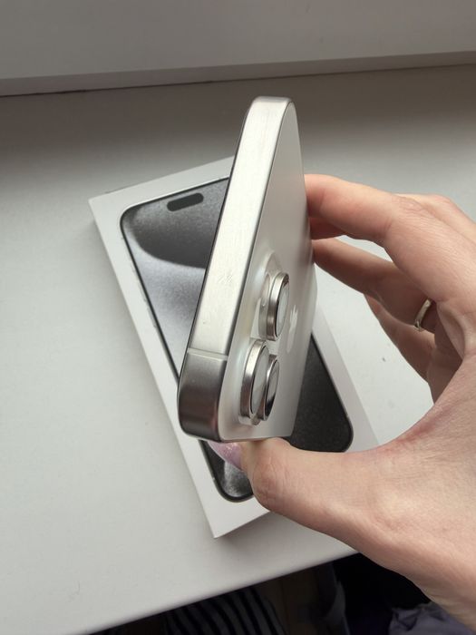 IPhone 15 pro max белый