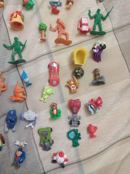 Mini figurine. Kinder 3 lei