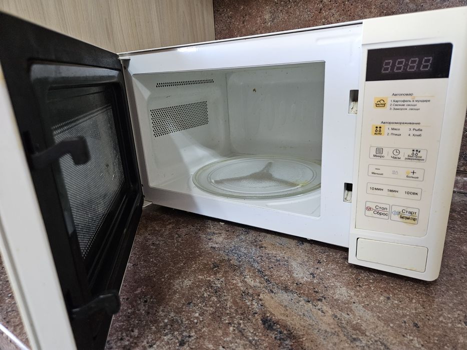 Микроволновая печь  lg