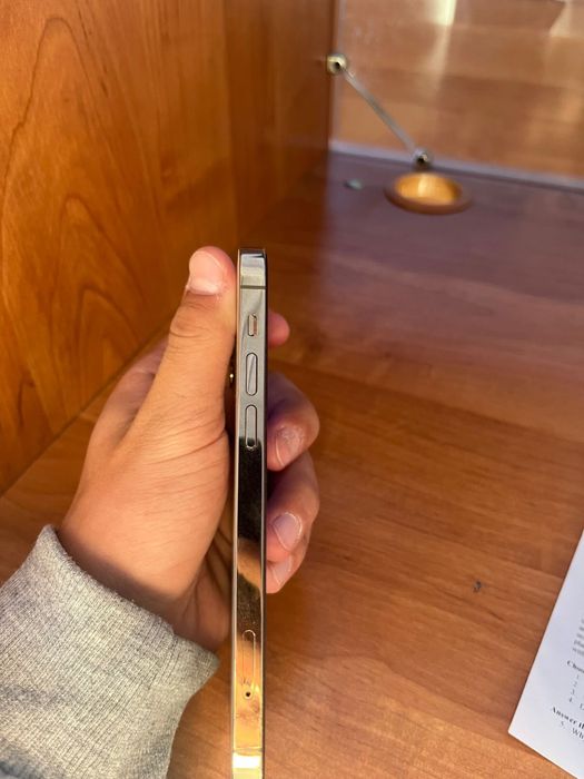 Продам айфон 12 про