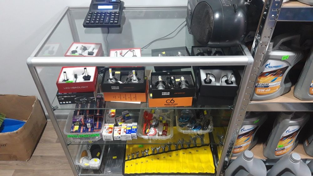 Стъклен стилаж/штендер.