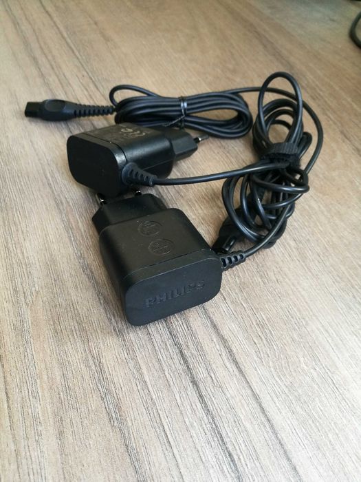 PHILIPS HQ8505 Incarcator 15V-5.4W Perfect fuctional tuns si barberit