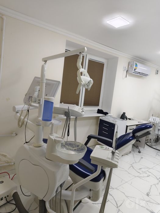 Stomotologiya kreslosi sotiladi