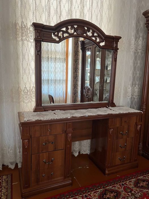 Мебель сотилади кровать камод, тумбочка, срочни