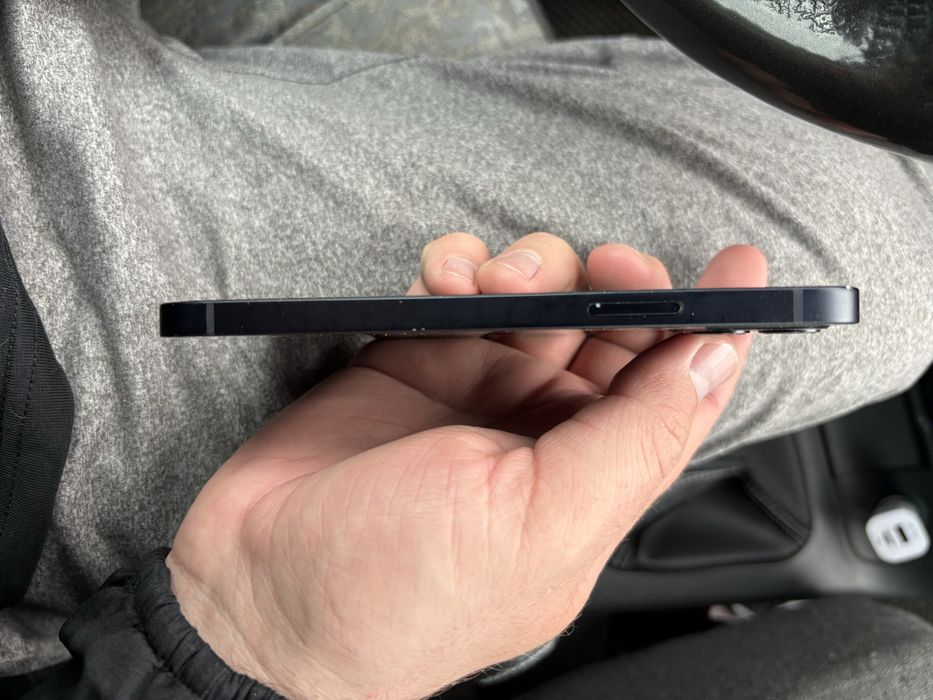 Продам IPhone 12