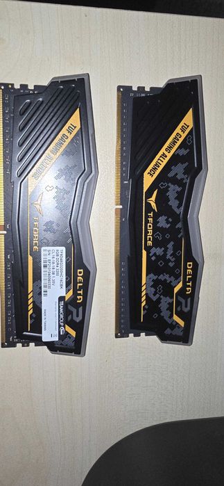 Kit RAM 16GB (2x8GB) DDR4 3200 T-Force Delta R RGB, cu cutie”)
