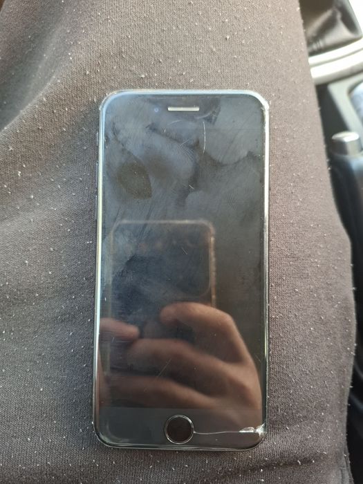 Vând telefon iPhone SE