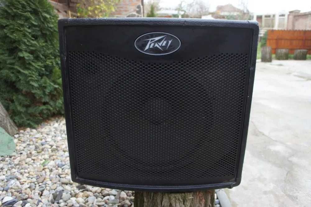 Compact chitara bass PEAVEY TKO-115