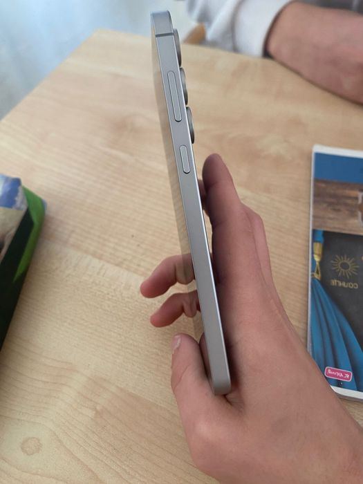 Продам телефон новый почти с25фе