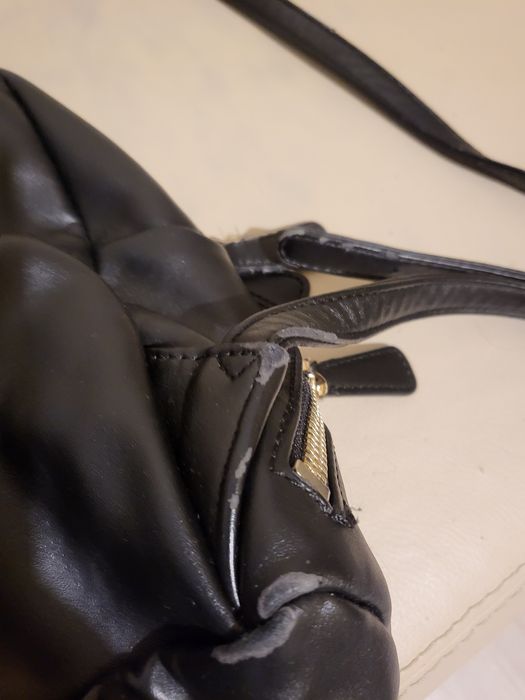 Оригинална раничка на Guess