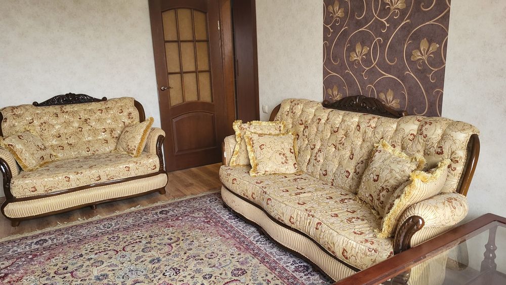 Продам диванный гарнитур. Диван/кресло