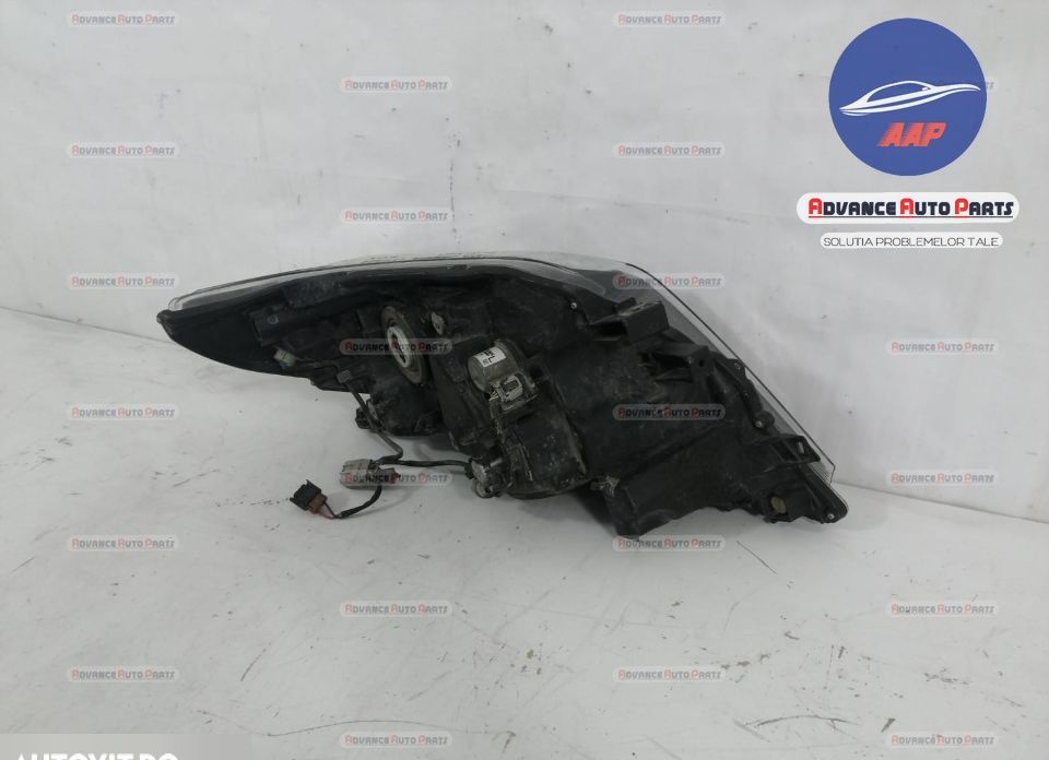 Ляв фар с халогенен и LED светлини оригинален Toyota Land Cruiser / То