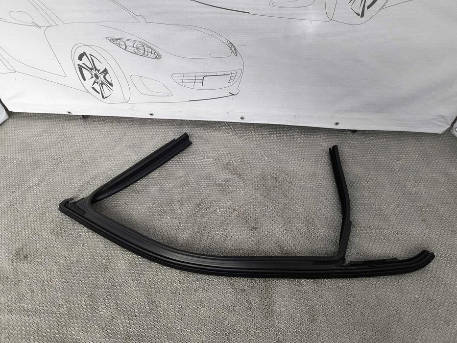 Cheder / Garnitură Geam Ușă Față Dreapta Jeep Compass 2017-2026 Cod OEM 68242110AE (1C4)