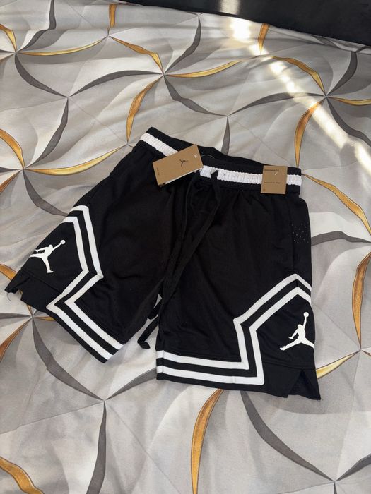 Pantaloni scurti Jordan. S; M; L