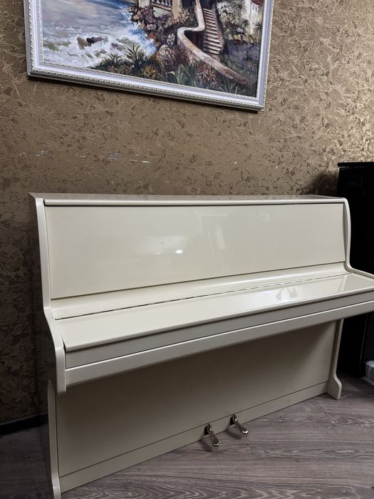 Белое пианино Zimmermann. Германия.